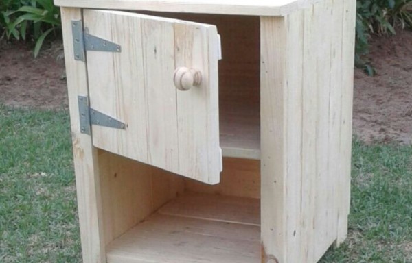 Pallet 1 Door Small Pedestal