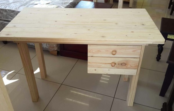 Pallet 2 Draw Desk