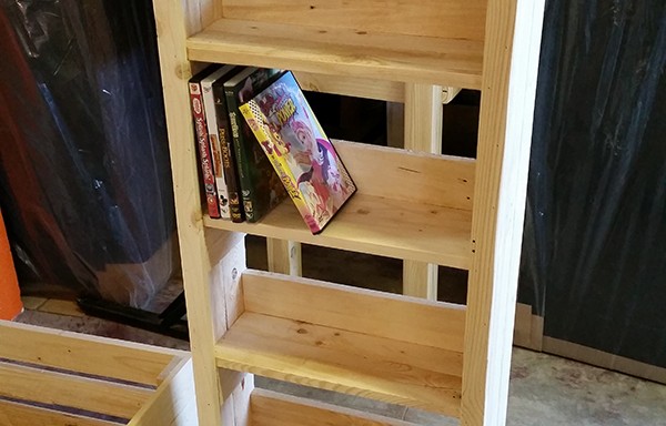 Pallet CD/DVD rack