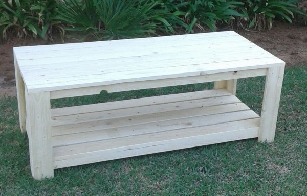 Pallet Coffee Table – Shelf