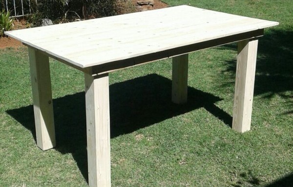 Pallet Table 1500 x 900